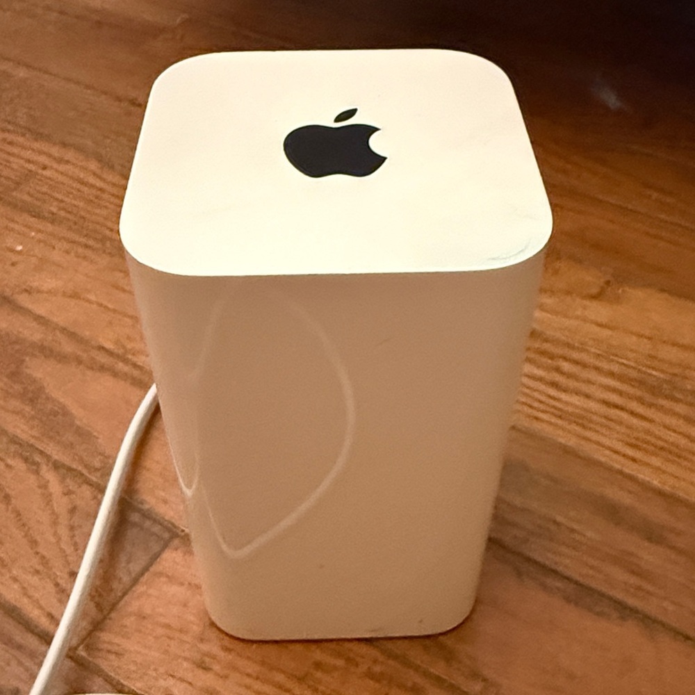 Apple AirPort Extreme Base Station Wifi Router - Picture 4 of 4